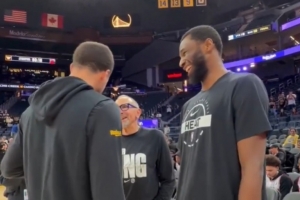 美好记忆！库里赛前与维金斯热聊 嘴哥笑容依然温暖纯真