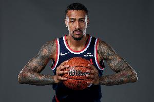 科林斯近12场场均14.6分6板1.1断1.7帽 三项命中率68/64/78%