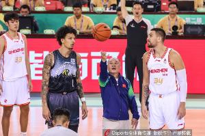 效率很高！威尔逊打满半场7中6拿到15分5板3助2帽 三分1中1