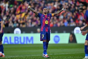 世体：巴萨在严寒下备战布拉格斯拉维亚，拉菲尼亚有望首发