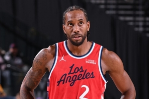 卢：小卡更擅长找得分位置了 冲筐造犯规&多投三分 不仅是中距离