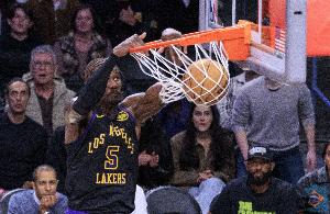 末节DNP你就赢了！艾顿攻防两端全面崩盘16中4得9分 正负值-12！