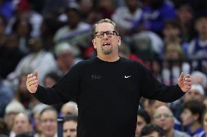 纳斯谈最后时刻：落后三分时一般会选择犯规 但我们没这么做