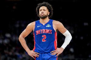 仙人指路！坎宁安单手甩长传 霍兰接球起飞双手暴扣