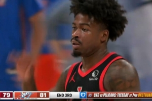 球进灯亮！谢德弧顶迎着霍姆格伦防守命中第三节压哨三分球