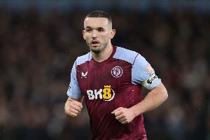 TA：麦金因在对埃弗顿的比赛中膝盖受伤，预计将缺席约六周