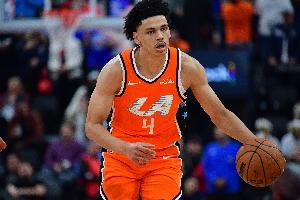 可圈可点！科比·桑德斯30分钟7中4拿到9分4板 正负值+23