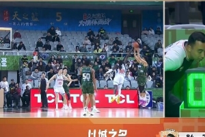 毫厘之间！阿卜杜赛麦提接锅三分压哨命中 经回放后确认超时违例