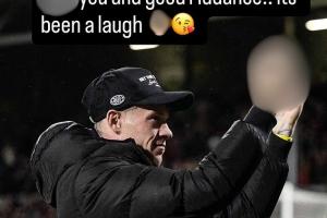 生涯屡遭辱骂，36岁雷克瑟姆队长告别战上竖中指回击客队球迷