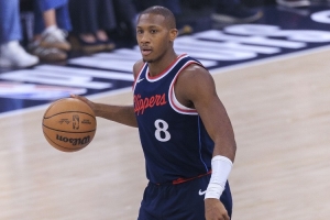 这谁不喜欢？邓恩10中6得14分2板2助5断 第三节连续三断不讲道理