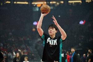 有目共睹！杨瀚森上半场攻防俱佳拿2分1板1助 正负值+6全队最高