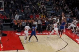 彻底花了！哈特底角三分命中并造坦普尔犯规 回放后追加一级恶犯