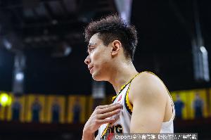 状态不佳！赵继伟14投3中&三分8中1 仅得8分4板6助&正负值-18