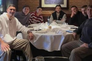 阿根廷帮!斯卡洛尼团队参观马竞训练,与小蜘蛛阿尔马达等人聚餐