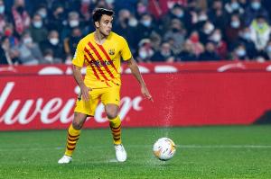 世体：巴萨一线队球员进行恢复训练，埃里克·加西亚的头晕已康复