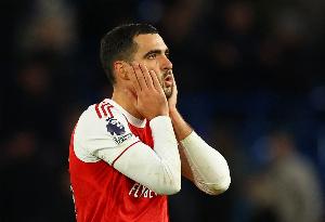 记者：梅里诺脚部存在问题，因此无缘出战利兹联