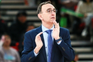 辽宁主帅：篮球是允许犯错的运动 更重要的是大家要互相帮助&鼓励