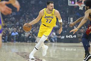 美网友谈东契奇湖人最快三双：GOAT SGA近4个赛季0三双 专刷弱队