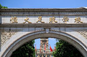 媒体人：恒大足校深陷合同困境，08年龄段球员可能留不住人财两空