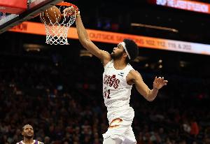 来了都有份！阿伦篮下相继大帽封盖乐福&克林根