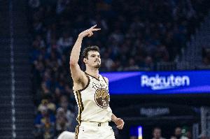 今天有谱！波斯特半场5中4得球队最高10分 另有3板3助&三分2中2