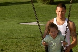 吾家有女初长成！德隆晒照祝女儿23岁生日快乐！